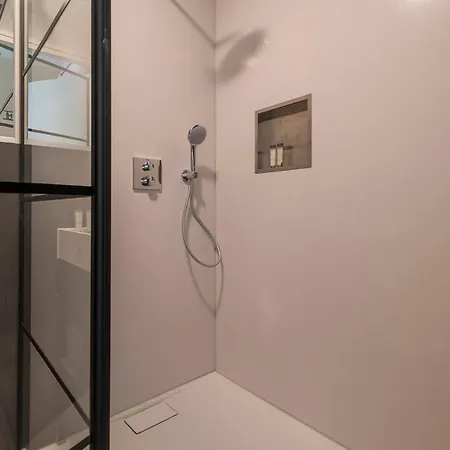 Designer In Hotspot Location W Fast Wi-fi *