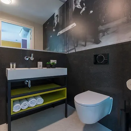 New On Hotspot Location With Fast Wifi