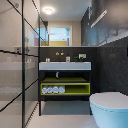 Designer In Hotspot Location W Fast Wi-fi Daire