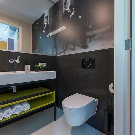 Designer In Hotspot Location W Fast Wi-fi Daire Tilburg