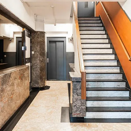 Designer In Hotspot Location W Fast Wi-fi 提耳堡