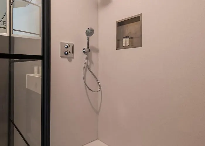 Designer In Hotspot Location W Fast Wi-fi *