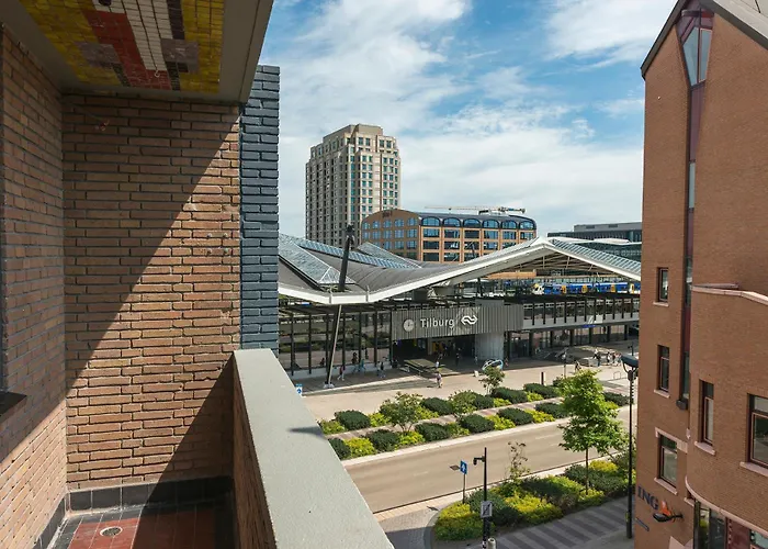 Designer In Hotspot Location W Fast Wi-fi *