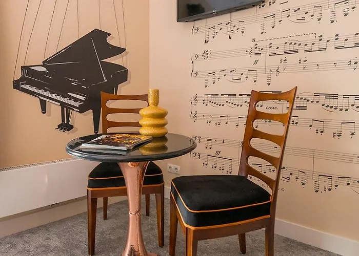 Designer In Hotspot Location W Fast Wi-fi *