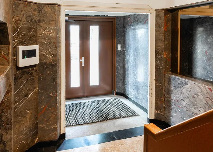 Designer In Hotspot Location W Fast Wi-fi